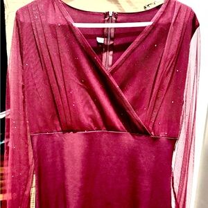 Semi formal dress. Knee length. Sheer sleeves. Crimson color.